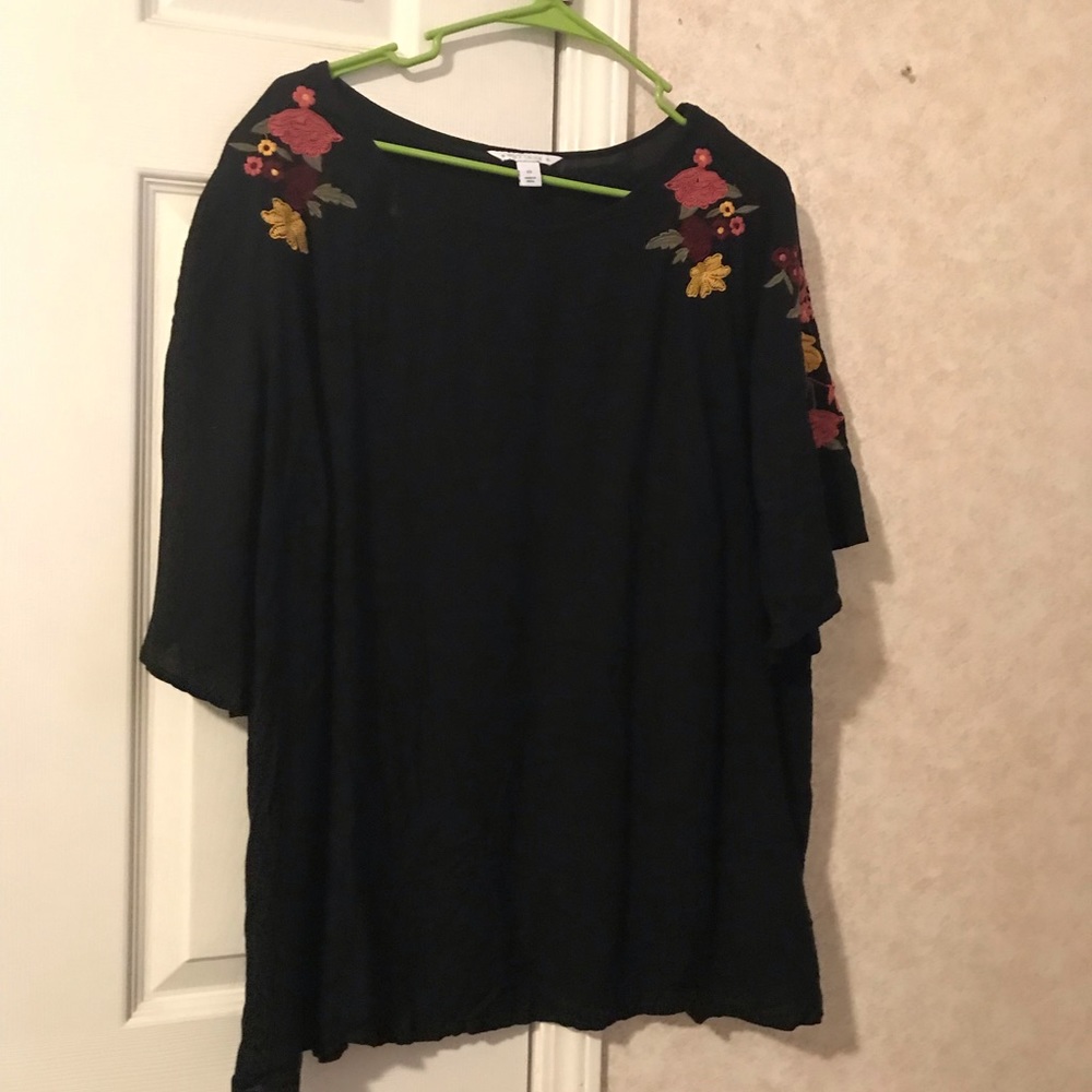 Black floral sleeve top
